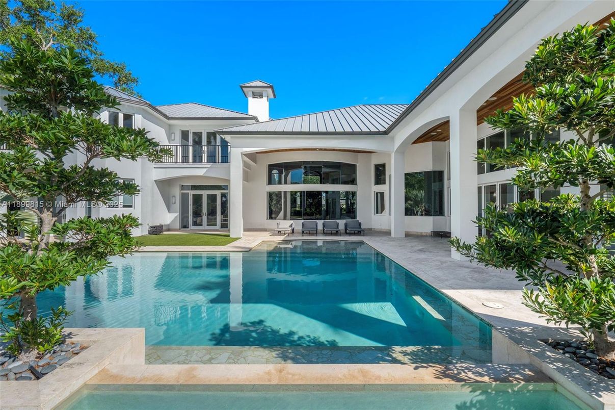 Exterior, Pool