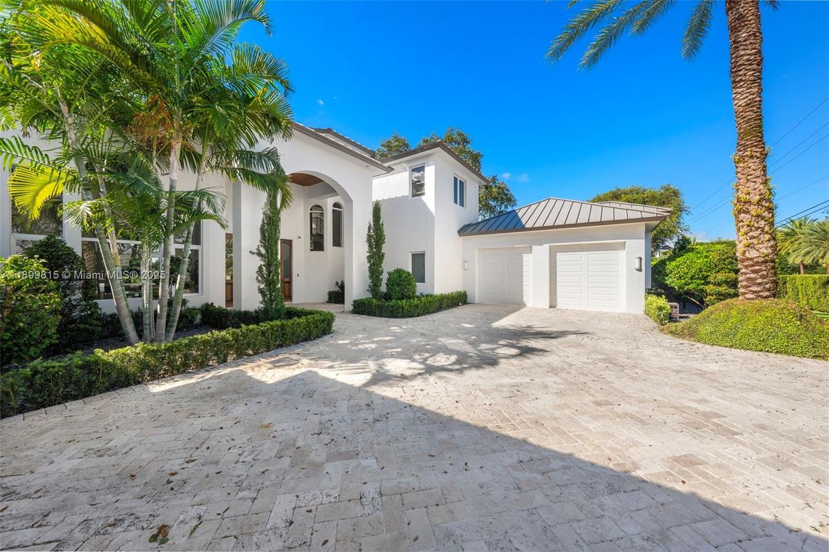 Detached Garage, Exterior