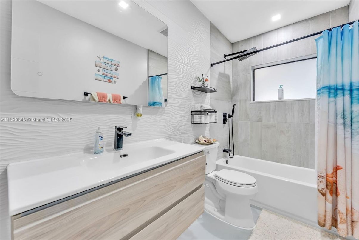 Bathroom, Interior, Recessed Lighting