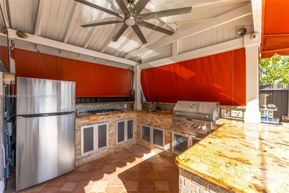 Exterior, Outdoor Kitchen