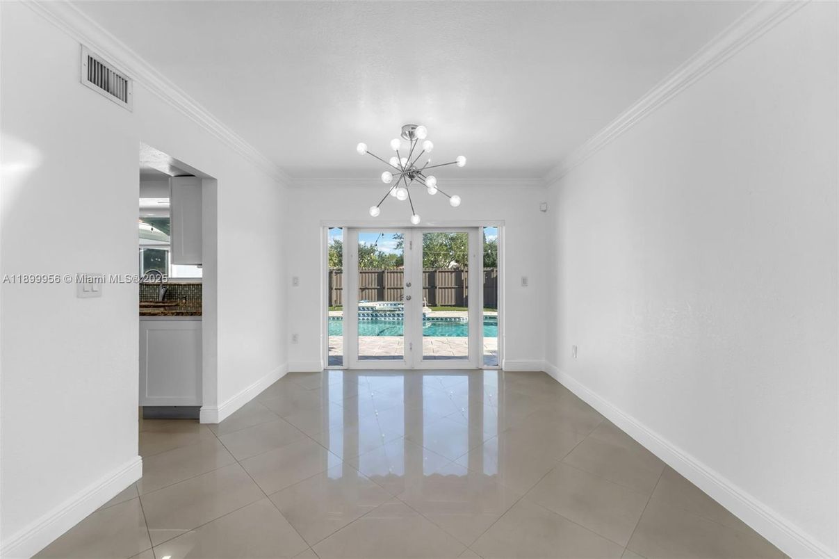 Empty room, Interior, Pendant Lights