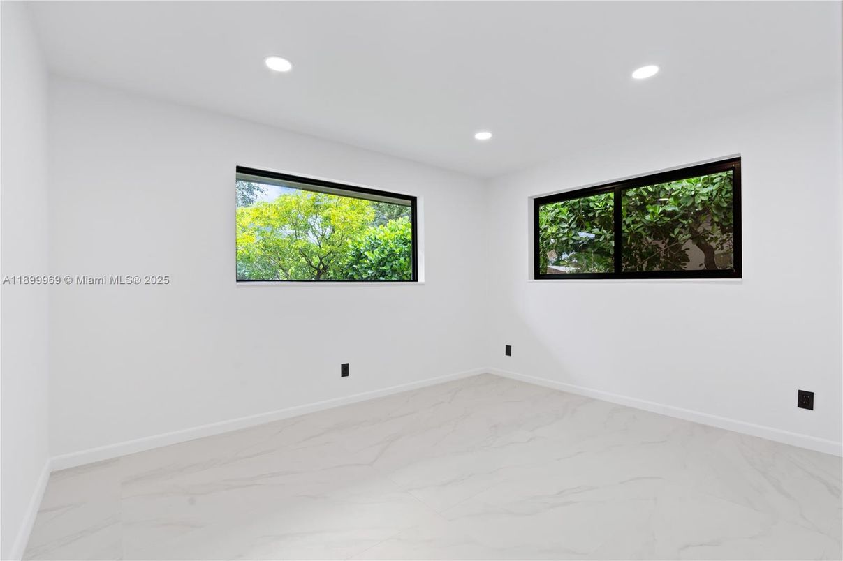 Empty room, Interior, Marble, Recessed Lighting