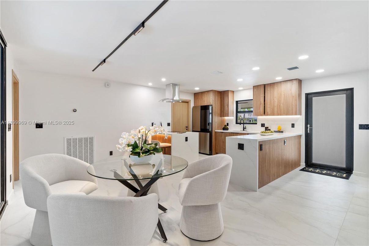 Dining room, Interior, Kitchen, Marble, Recessed Lighting, Stainless Steel Appliances
