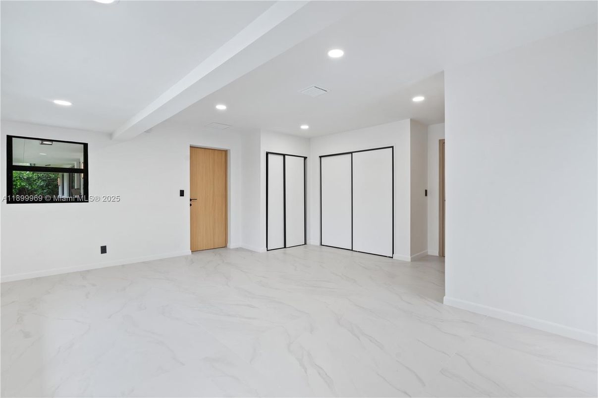 Empty room, Interior, Marble, Recessed Lighting
