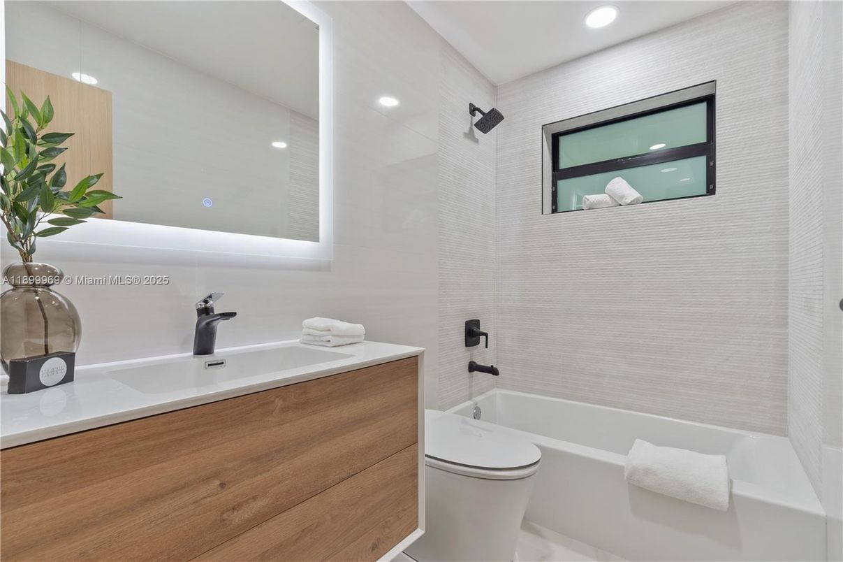Bathroom, Interior, Recessed Lighting