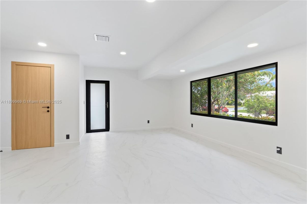 Empty room, Interior, Marble, Recessed Lighting
