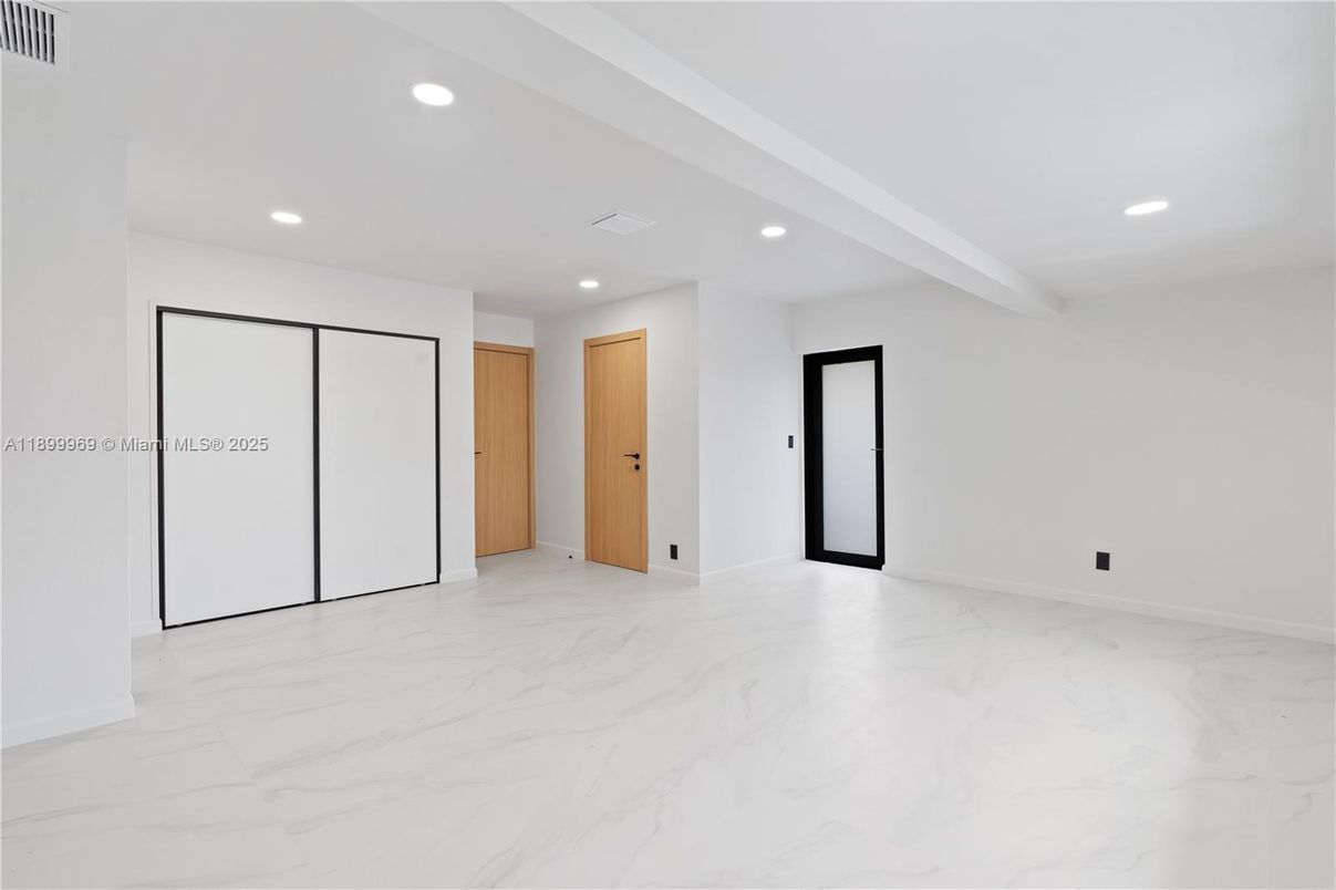 Empty room, Interior, Marble, Recessed Lighting