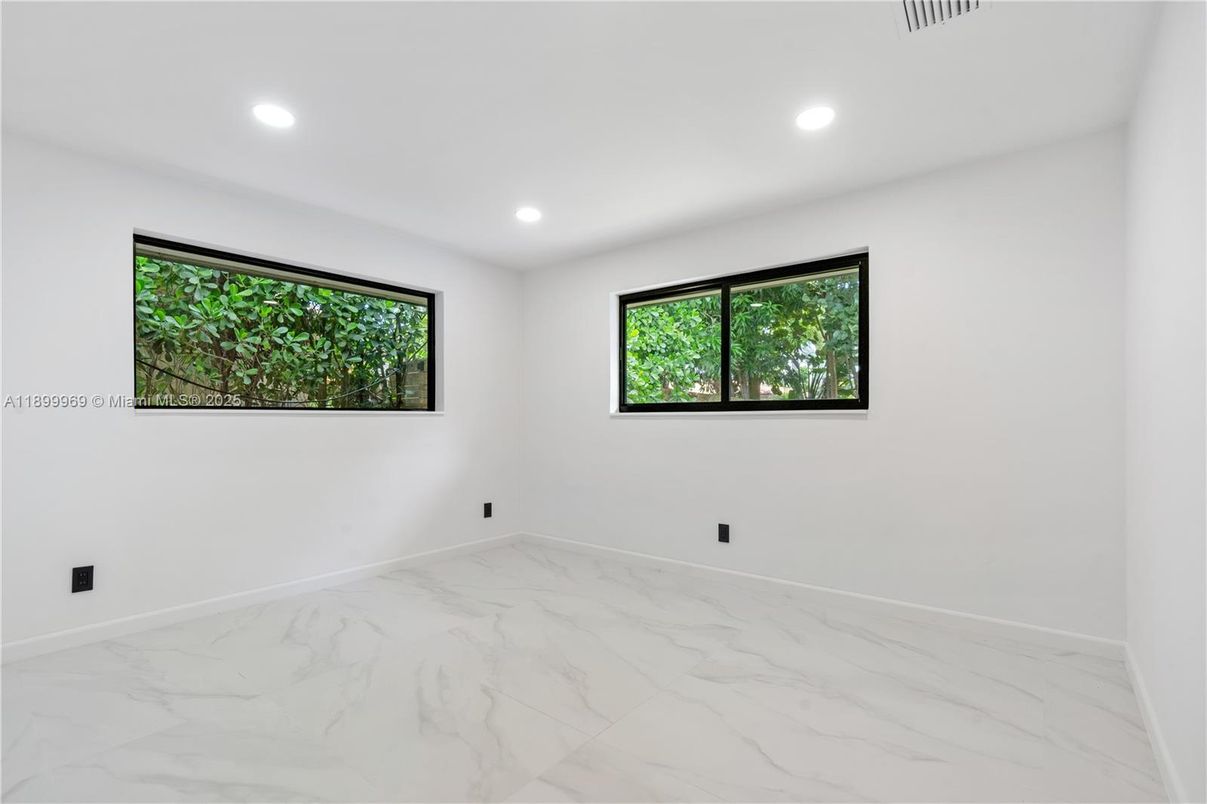 Empty room, Interior, Marble, Recessed Lighting