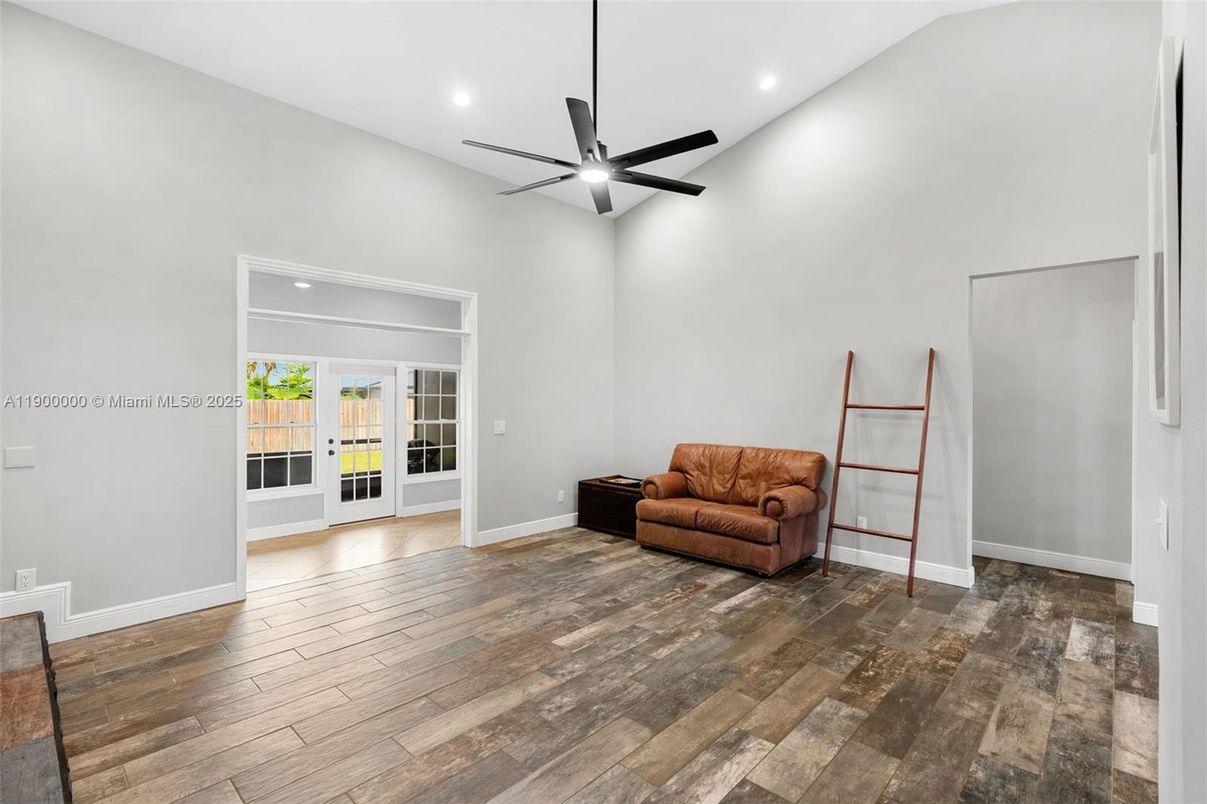 Interior, Recessed Lighting, Wood Texture Flooring