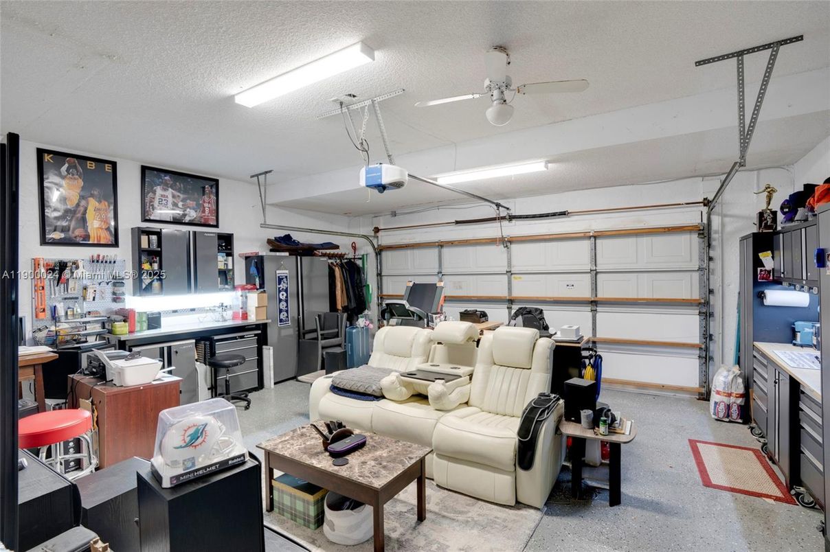 Garage, Interior, Living room