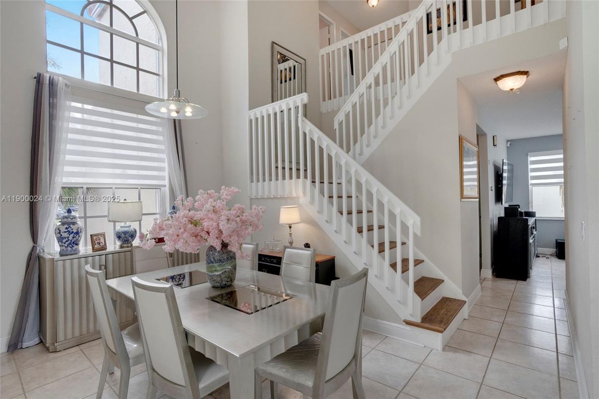 Dining room, Interior, Pendant Lights