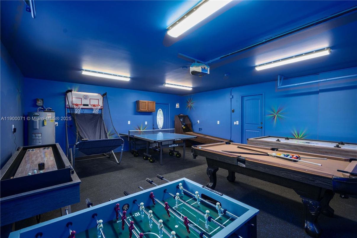 Billiard Table, Game Room, Interior