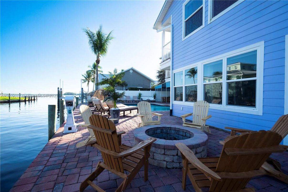 Exterior, Pool, Water