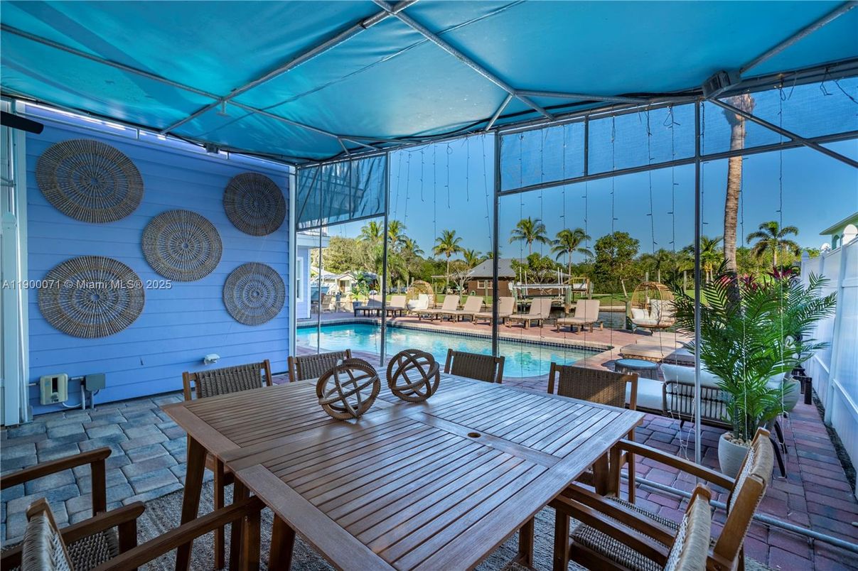 Interior, Pool, Sun Room
