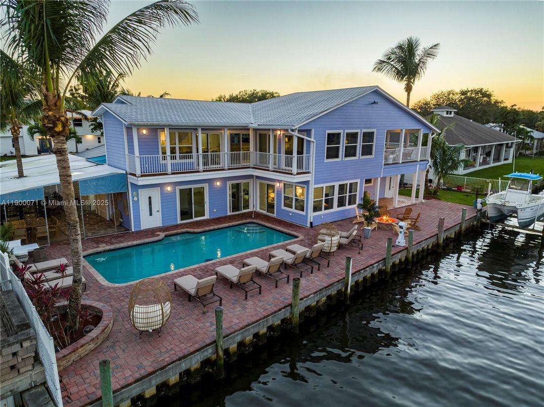 Exterior, Pool, Water