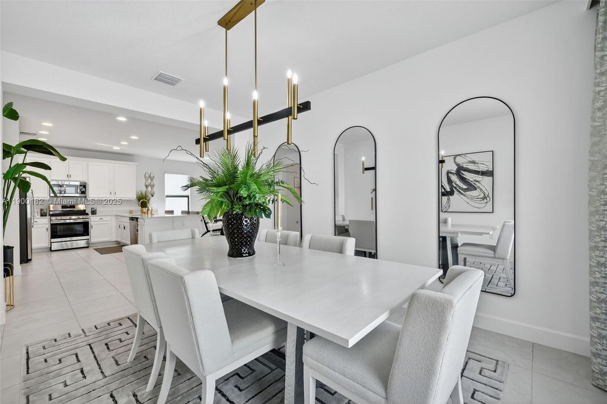 Dining room, Interior, Kitchen, Pendant Lights, Recessed Lighting, Stainless Steel Appliances