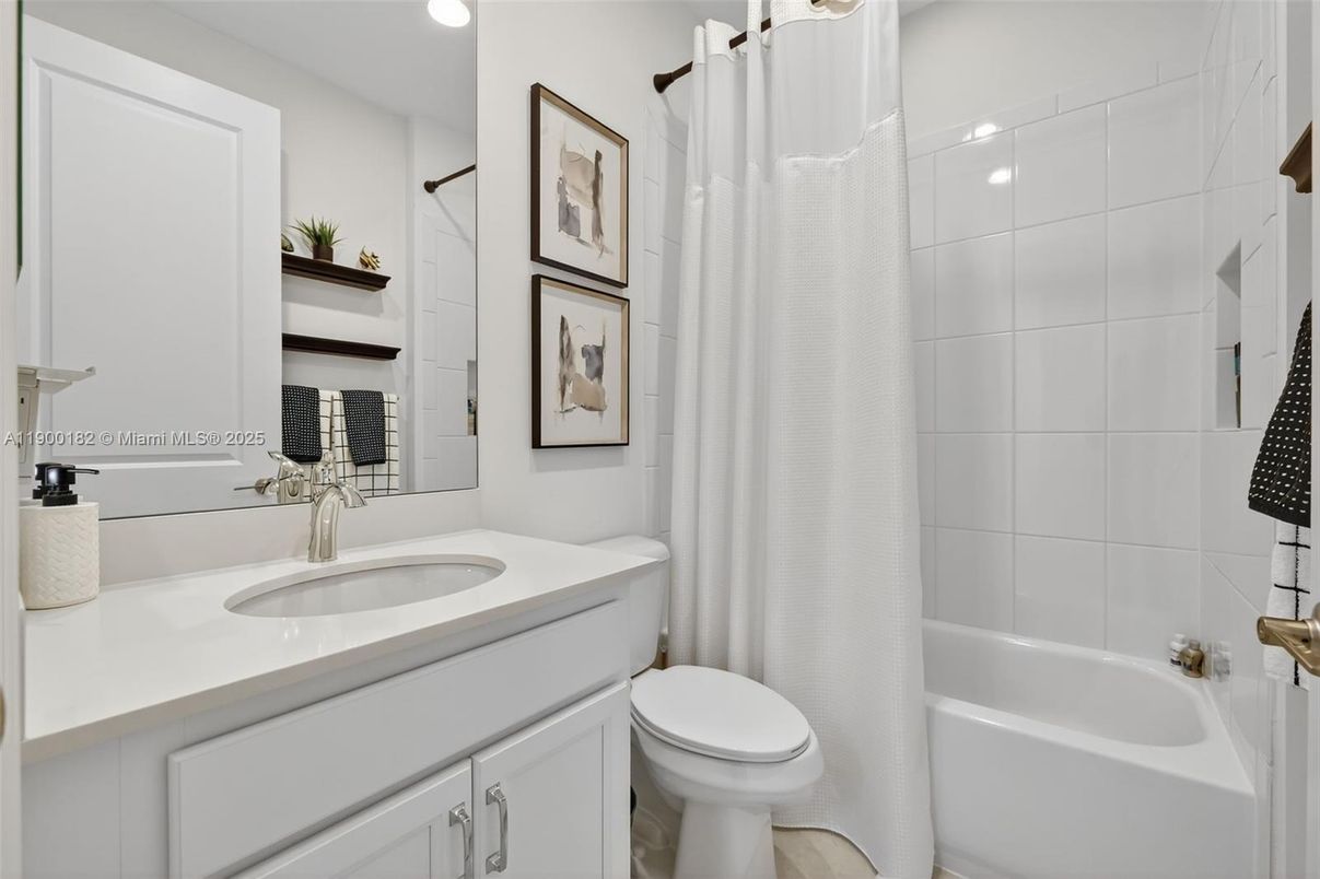 Bathroom, Interior, Recessed Lighting