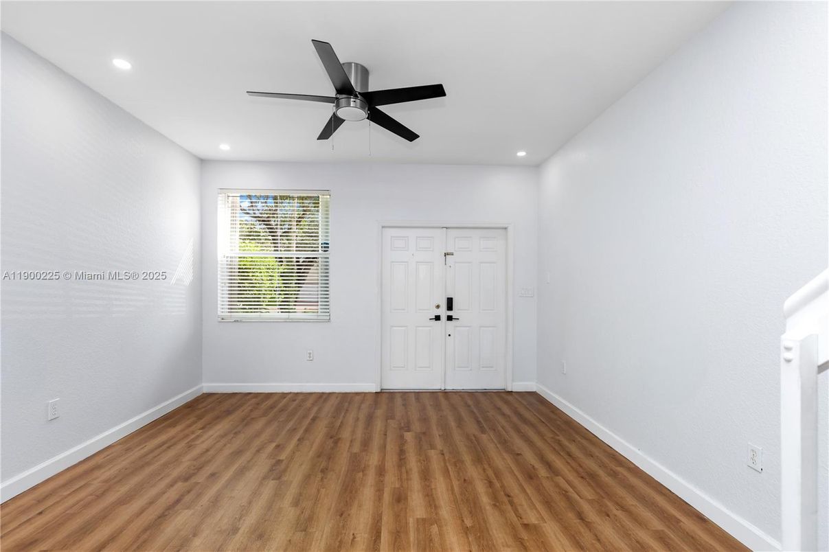 Empty room, Interior, Recessed Lighting, Wood Texture Flooring