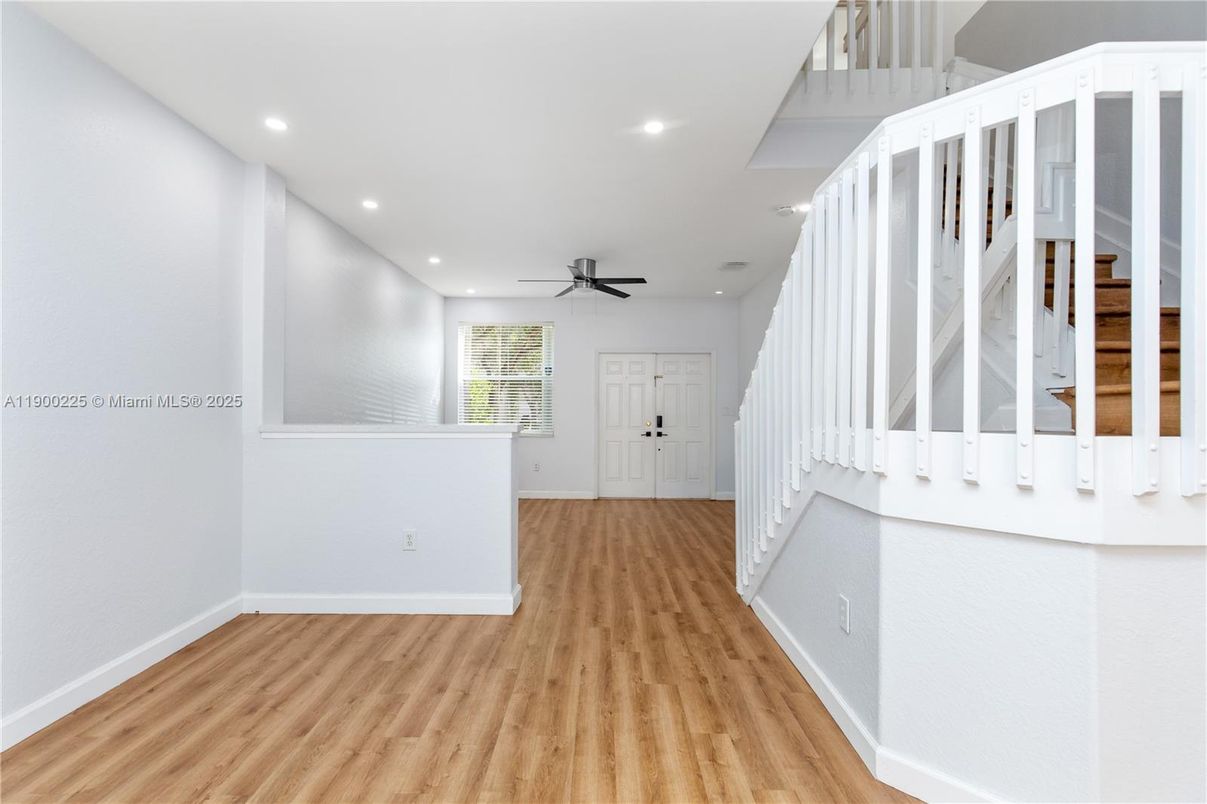 Interior, Recessed Lighting, Wood Texture Flooring