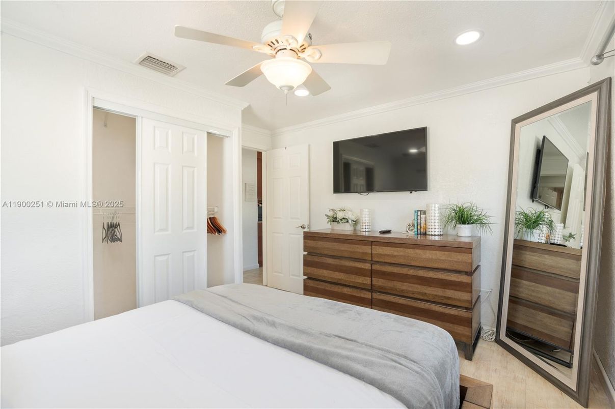 Bedroom, Interior, Recessed Lighting