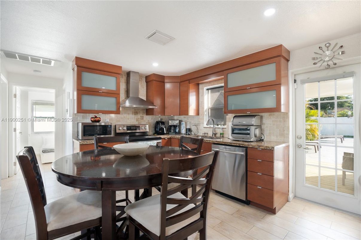 Dining room, Interior, Kitchen, Recessed Lighting, Stainless Steel Appliances, Wood Texture Flooring
