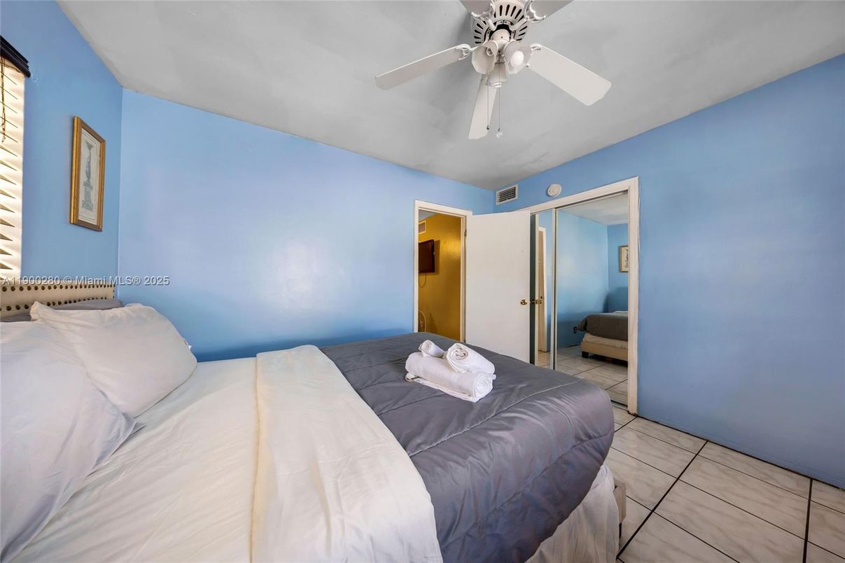 Bedroom, Interior, Water