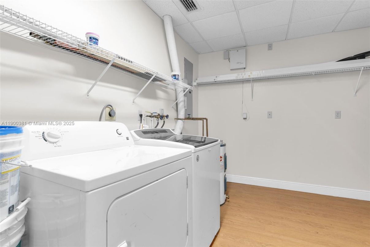 Interior, Washer, Wood Texture Flooring