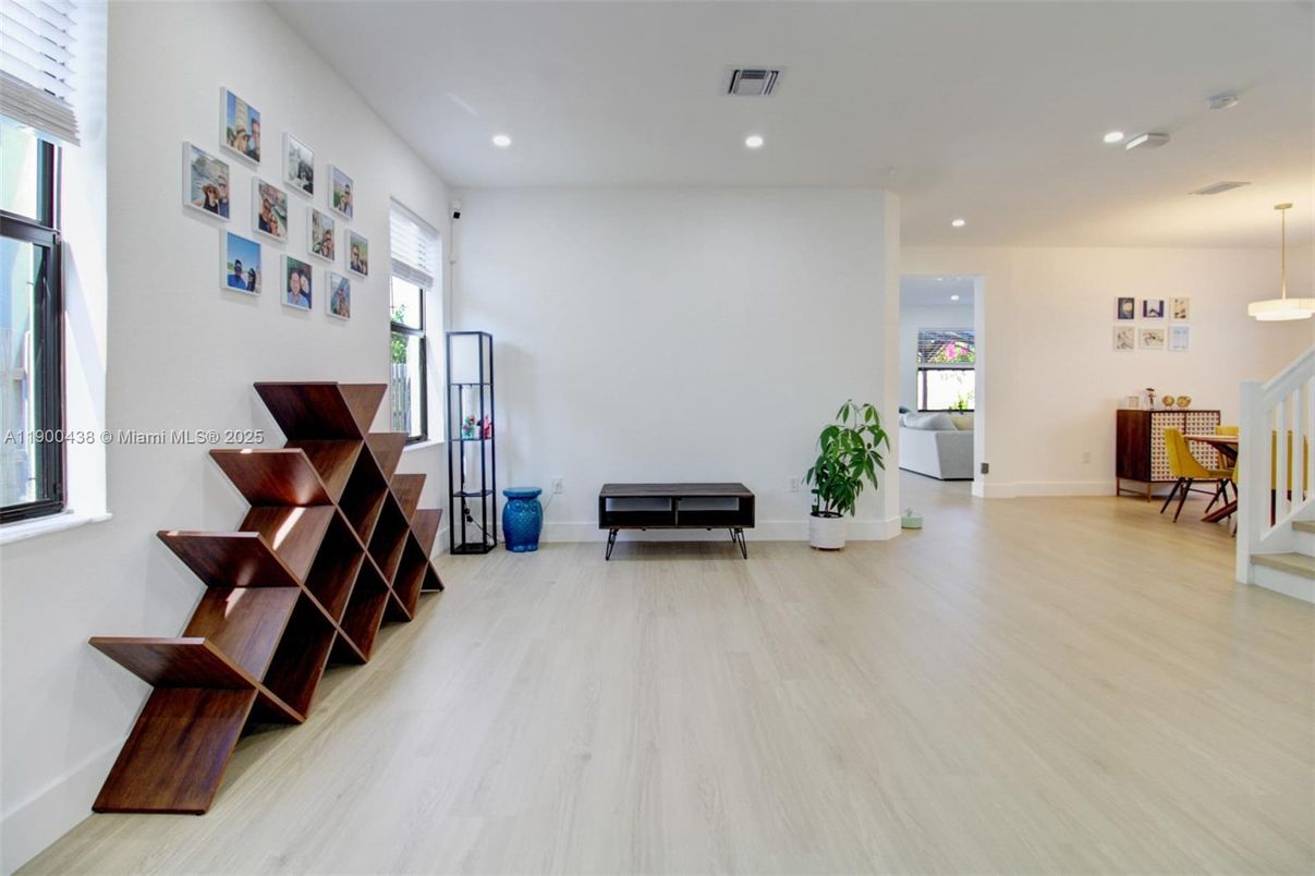 Interior, Pendant Lights, Recessed Lighting, Wood Texture Flooring