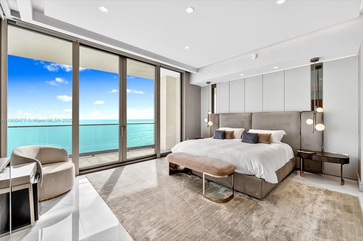 Bedroom, Interior, Recessed Lighting, Water