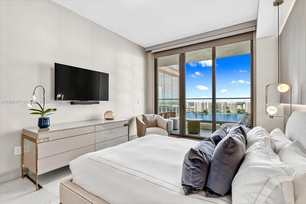 Bedroom, Interior, Water