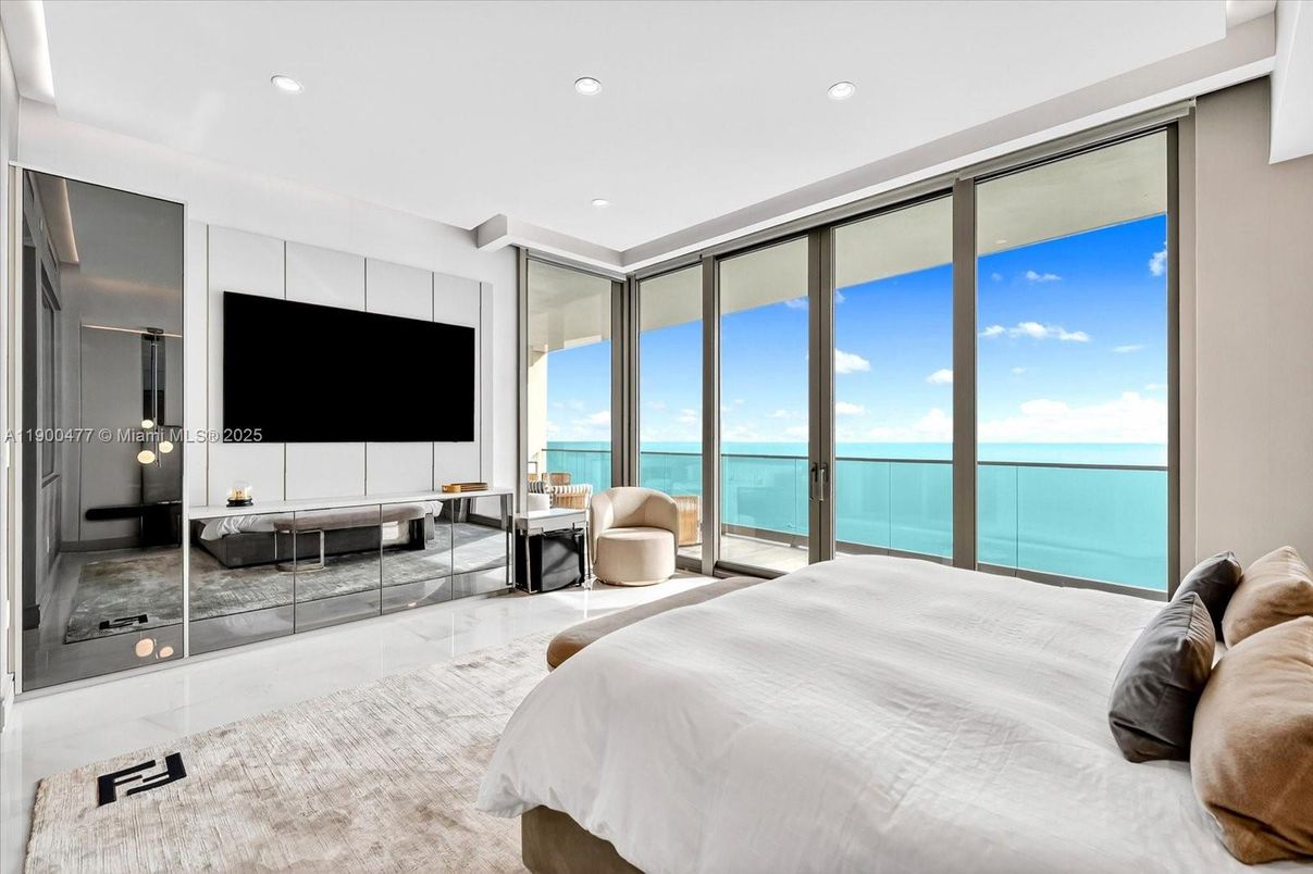 Bedroom, Interior, Recessed Lighting, Water