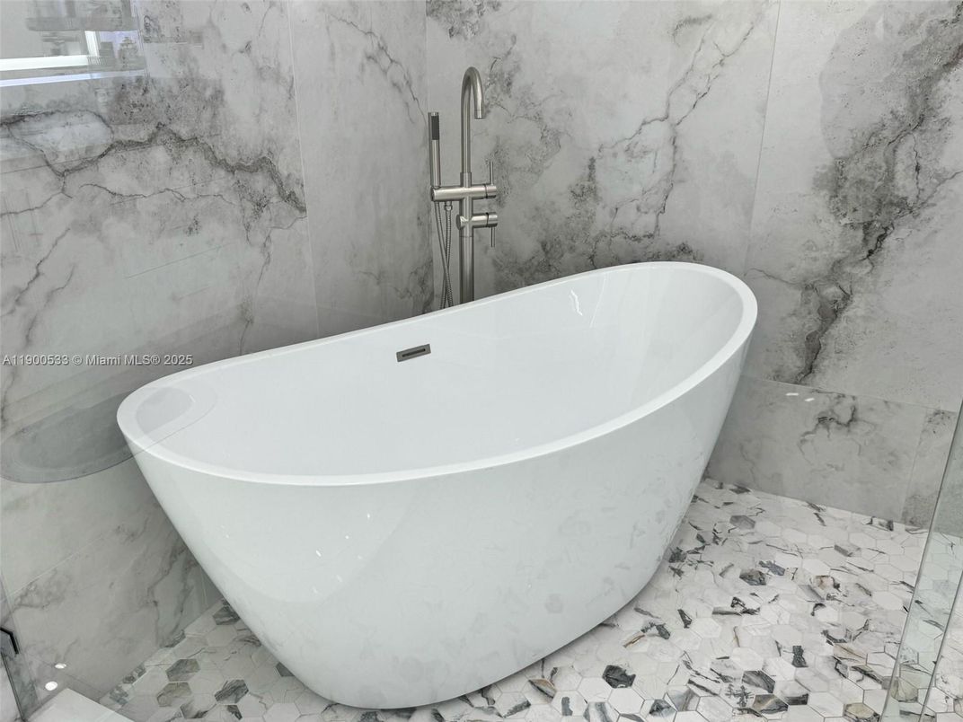 Bathroom, Free Standing Baths, Interior, Marble Walls