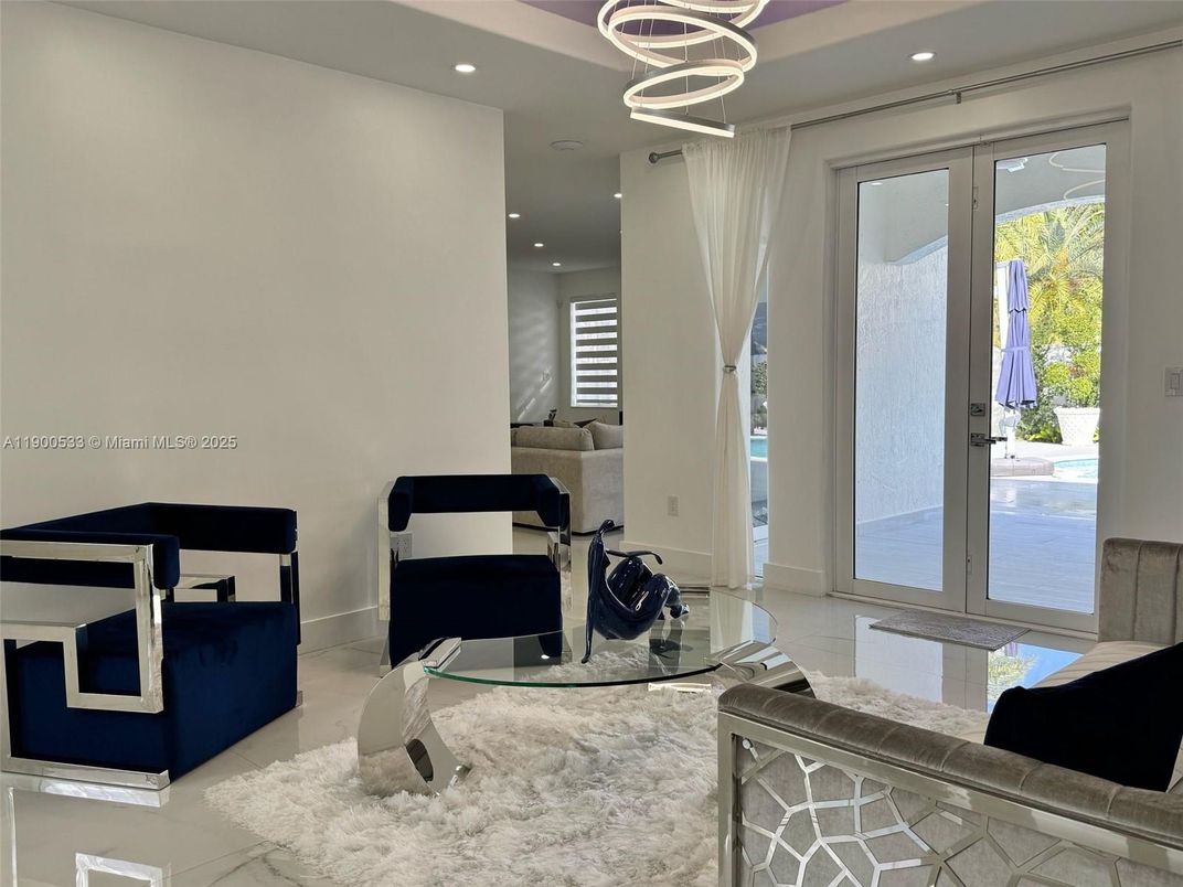 Fitness Equipment, Interior, Pendant Lights, Recessed Lighting