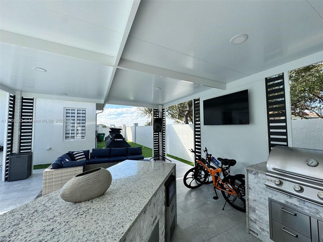 Exterior, Interior, Recessed Lighting, Water
