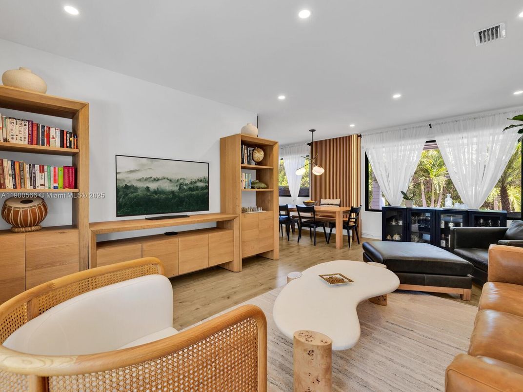 Dining room, Interior, Living room, Pendant Lights, Recessed Lighting, Wood Texture Flooring