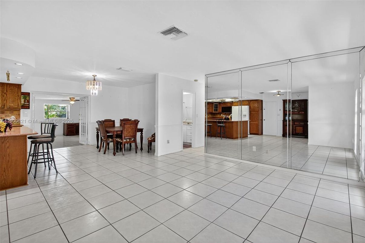 Chandelier, Dining room, Interior, Kitchen