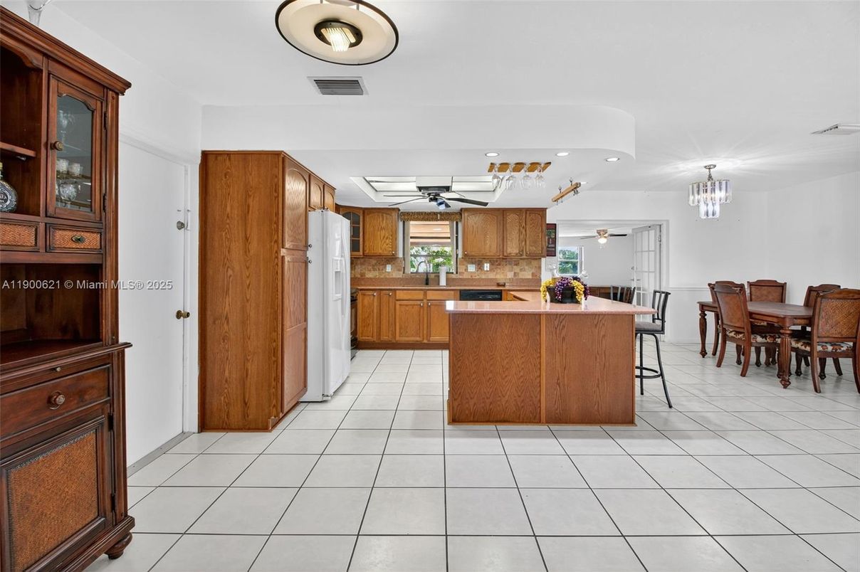 Chandelier, Dining room, Interior, Kitchen, Recessed Lighting