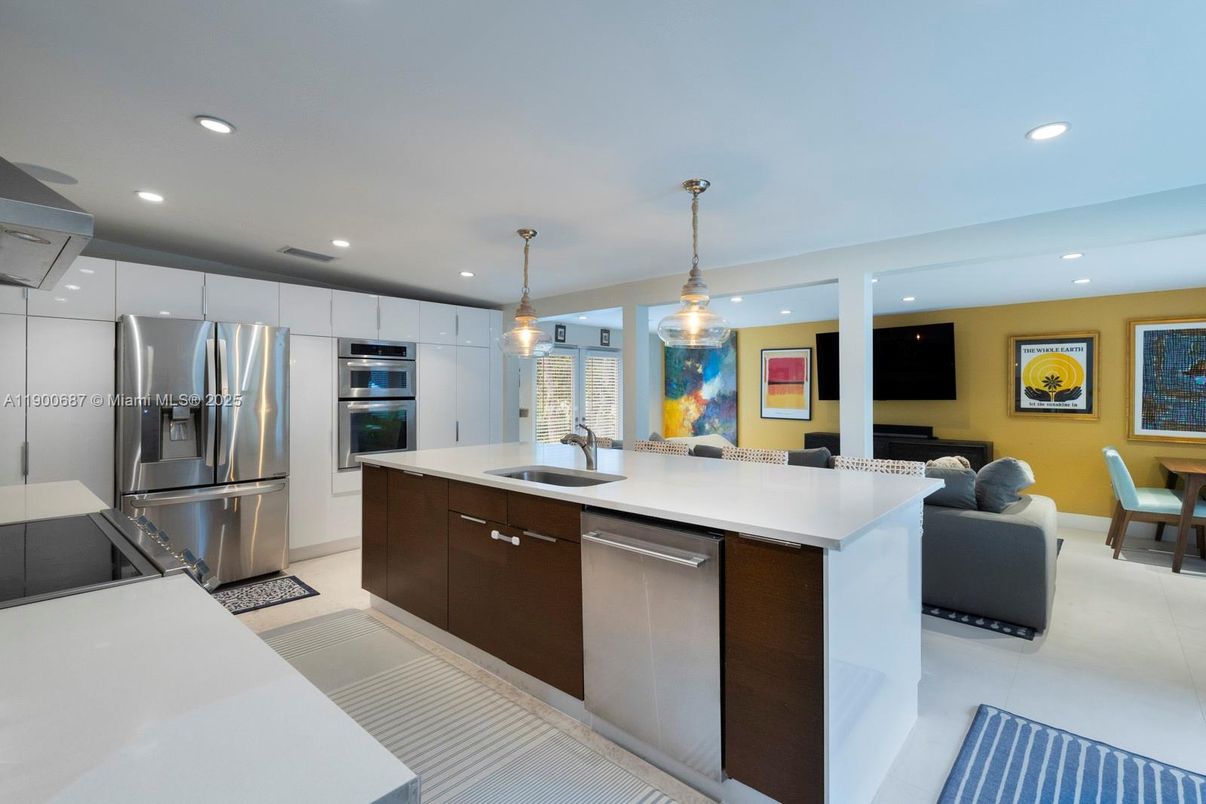 Dining room, Interior, Kitchen, Pendant Lights, Recessed Lighting, Stainless Steel Appliances