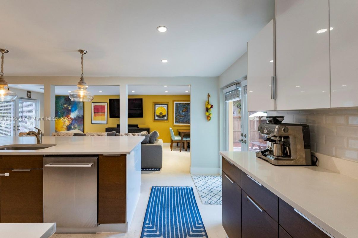 Dining room, Interior, Kitchen, Living room, Pendant Lights, Recessed Lighting, Stainless Steel Appliances