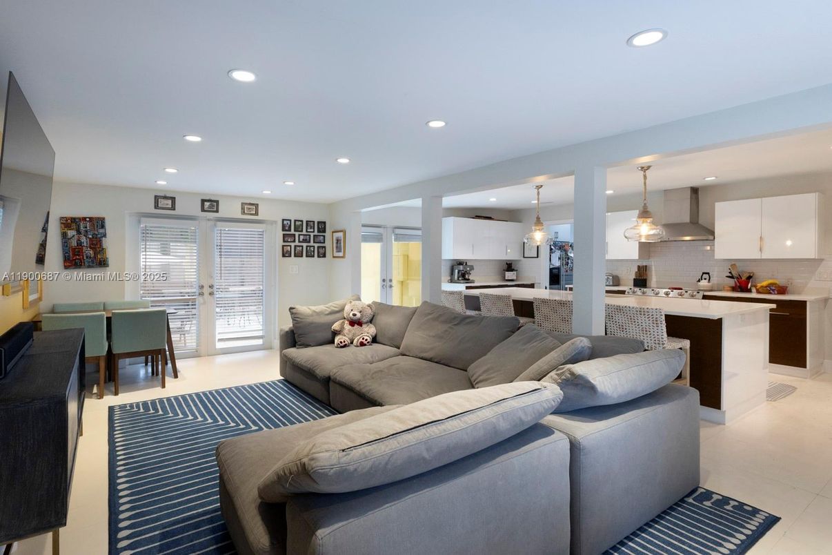 Dining room, Interior, Kitchen, Living room, Pendant Lights, Recessed Lighting