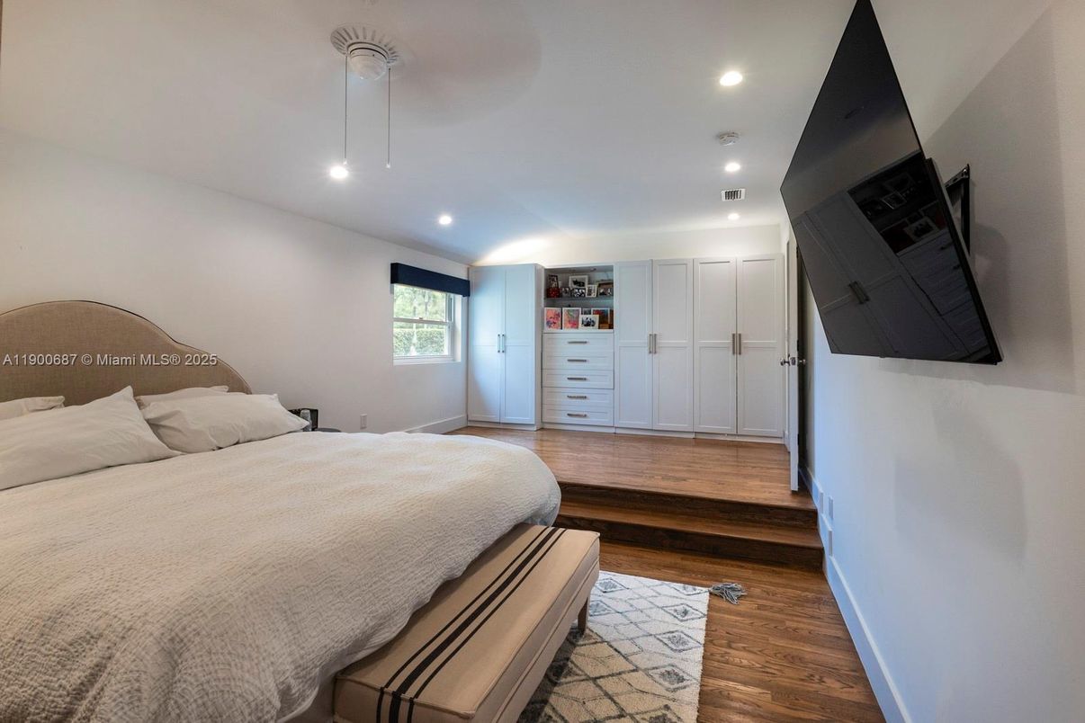 Bedroom, Interior, Recessed Lighting, Wood Texture Flooring