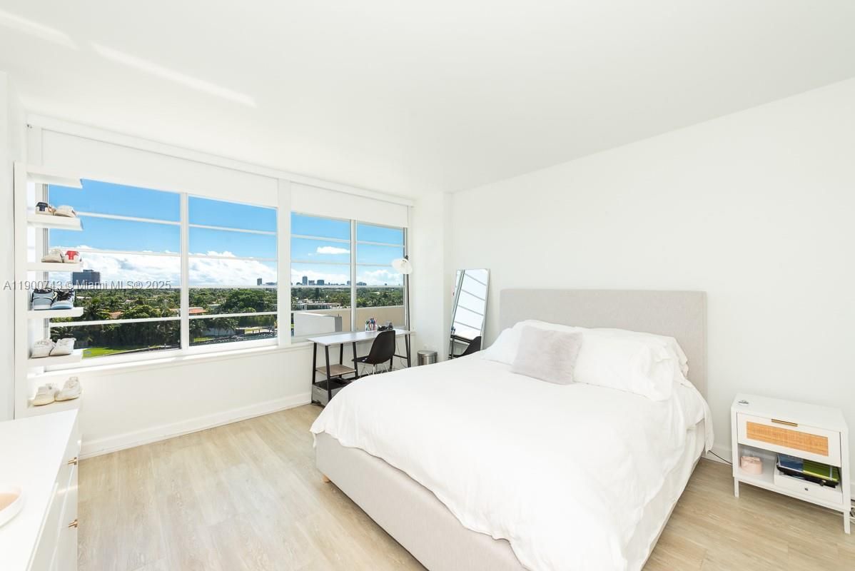 Bedroom, Home Office, Interior, Water, Wood Texture Flooring