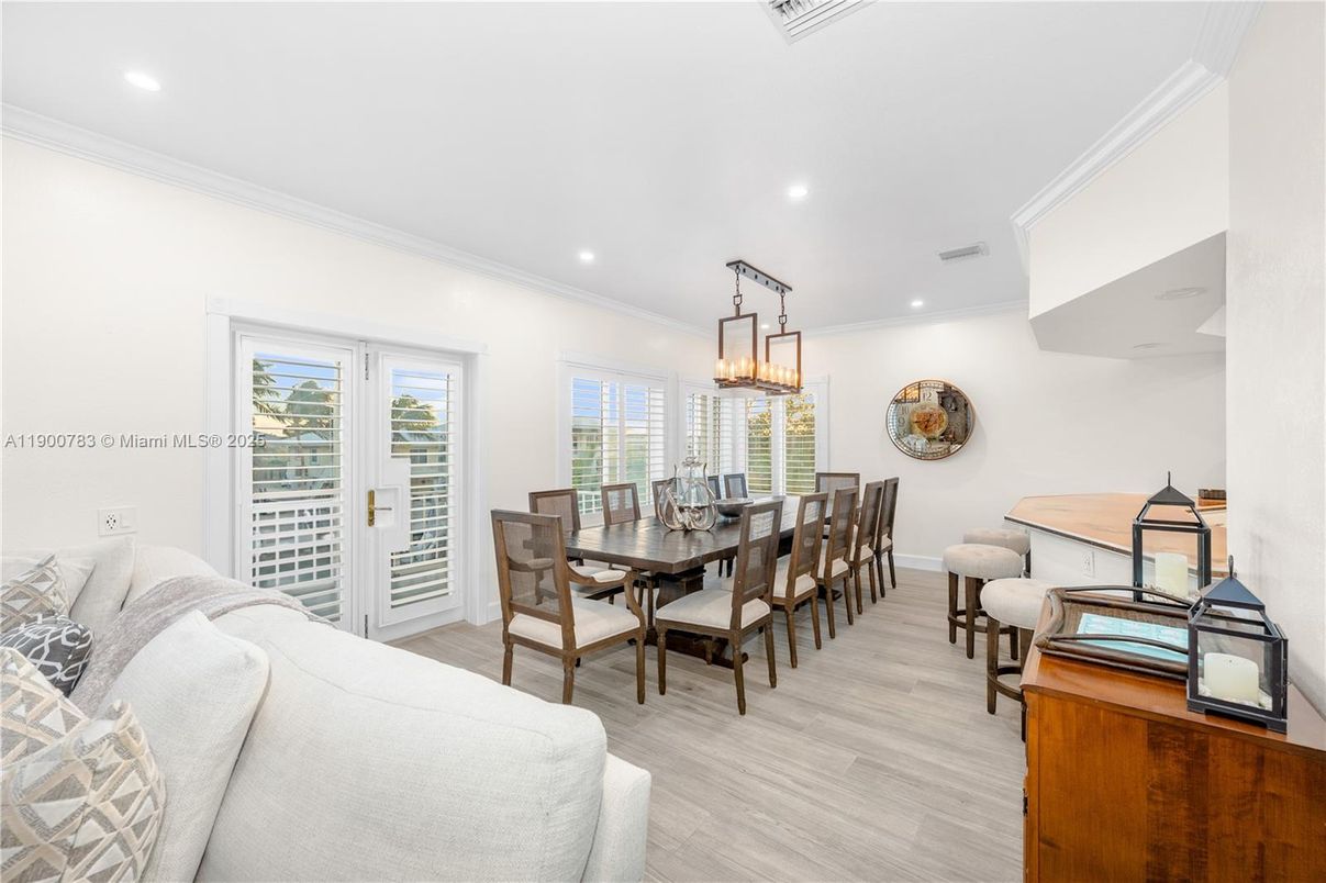 Chandelier, Dining room, Interior, Pendant Lights, Recessed Lighting, Wood Texture Flooring