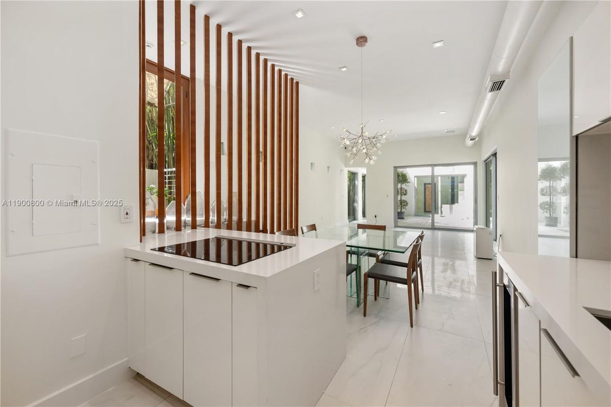 Dining room, Interior, Kitchen, Marble, Pendant Lights, Recessed Lighting