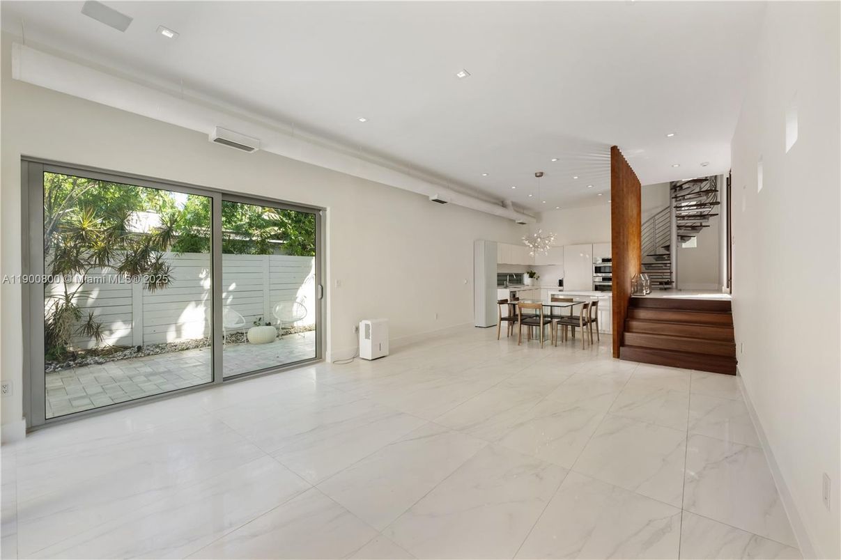 Dining room, Interior, Marble, Recessed Lighting