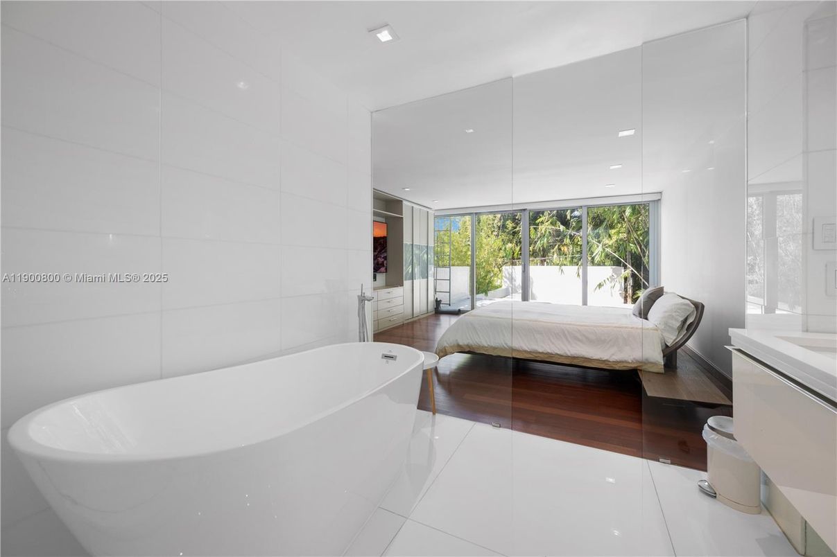 Bathroom, Bedroom, Free Standing Baths, Interior, Recessed Lighting, Wood Texture Flooring
