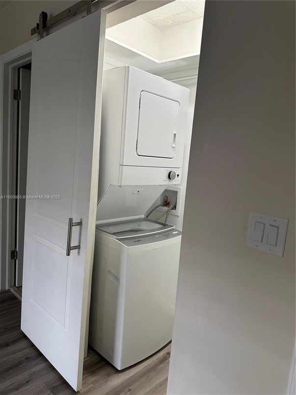 Interior, Utility Closets, Washer, Wood Texture Flooring