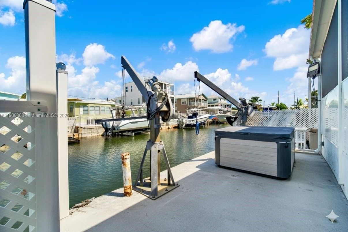 Exterior, Hot Tub, Water