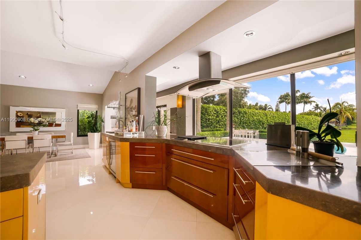 Dining room, Interior, Recessed Lighting