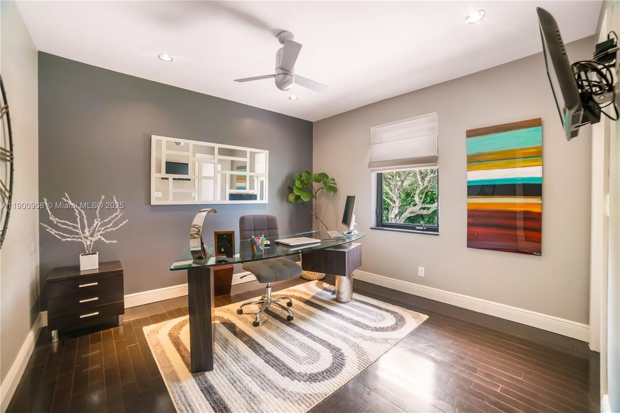 Home Office, Interior, Recessed Lighting, Wood Texture Flooring